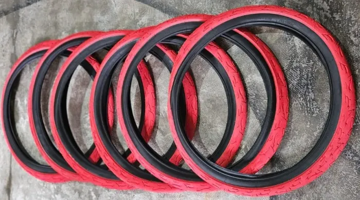 PNEU ARO 26 VEE FLAME MTB 26 X 2.50 VERMELHO COM FAIXA PRETA