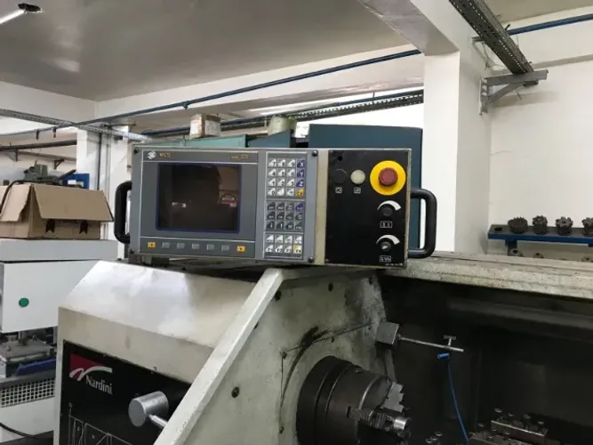 torno nardini cnc