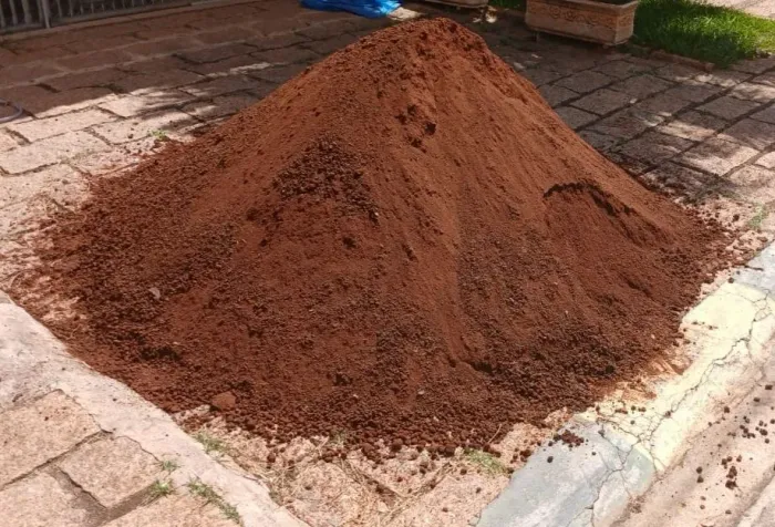 Terra para jardim, grama e cobertura