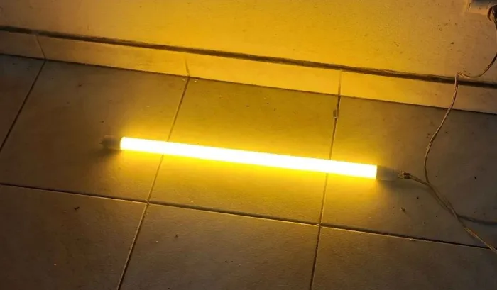 Lampada led tubo 60cm amarela 9W 110/220V.