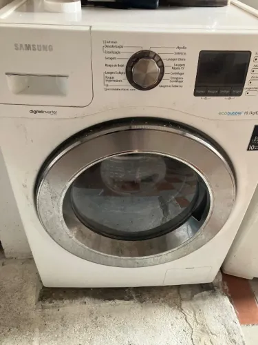 Máquina lava e seca Samsung com tecnologia Digital Inverter e sistema Ecobubble, defeito