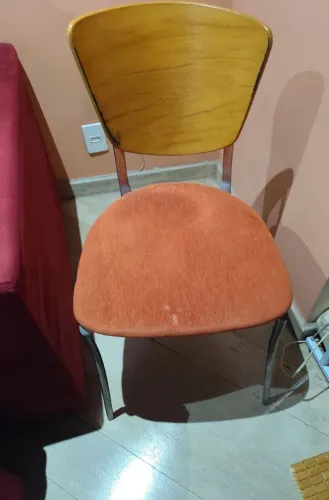 Cadeira com design moderno e confortável.