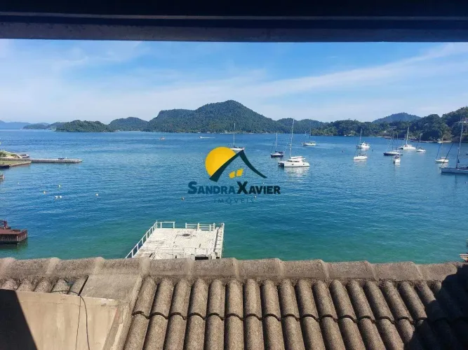 Magnífica propriedade de 3 andares com vista deslumbrante para o mar