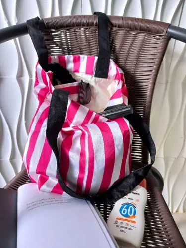 Bolsa de praia listrada pink e branca