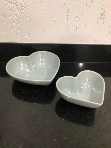 Conjunto de tigelas em formato de coração