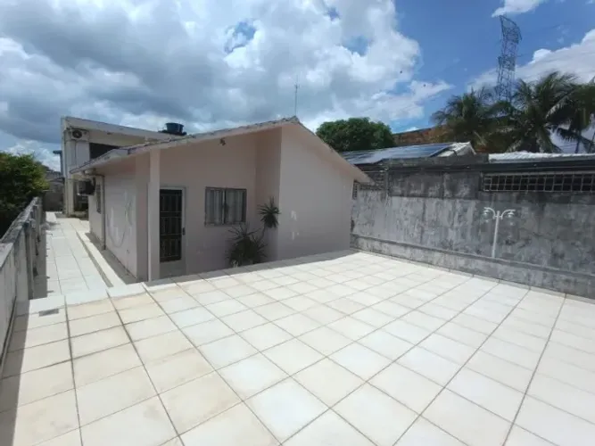 Vendo Casa próxima à Pemaza da Avenida das Torres