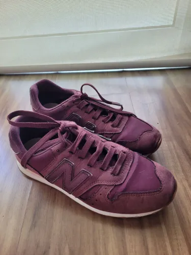 Tênis New Balance Bordô