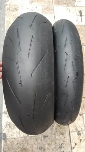 Par pneu usado Pirelli Diablo Rosso Corsa4 180/55-17 e 120/70-17