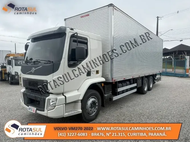 VOLVO VM 270 2022 BAÚ 8,50M
