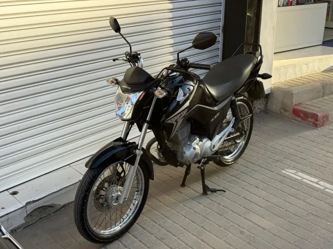 Titan 150 bem conservada