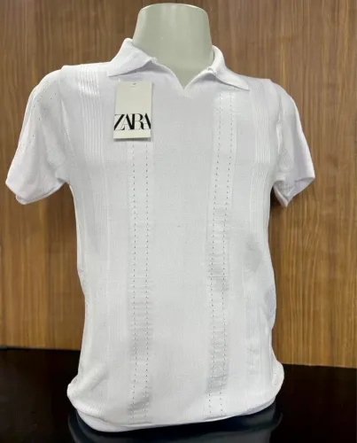 Camisa polo Zara texturizada vertical