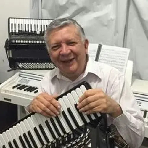 Aulas de Acordeon, Teclado e Piano Popular *