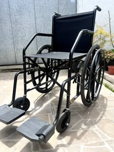 Cadeira de rodas em aço dobrável | Até 85 Kg | Cor Preto