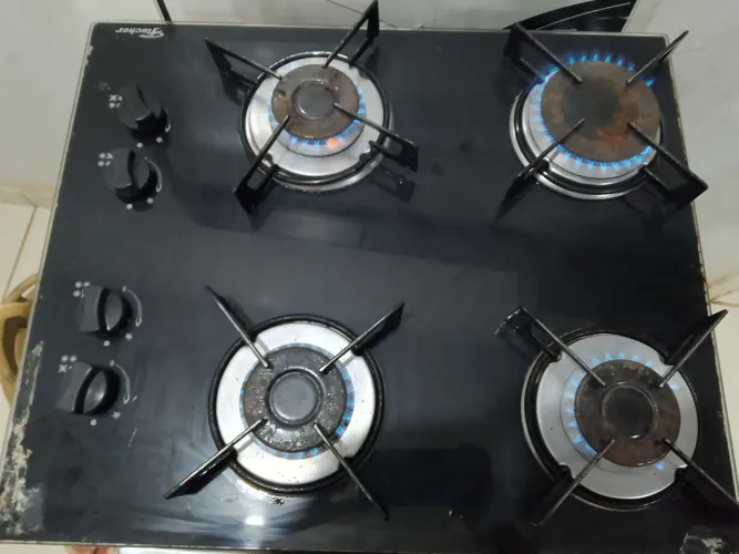 Vendo fogao funcionando no esqueiro entrrgo mediante taxa pagamento somente na entrega