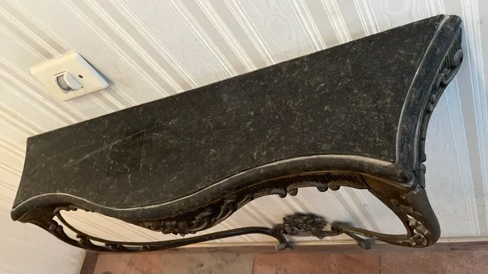 Antigo Aparador de Ferro com Granito 