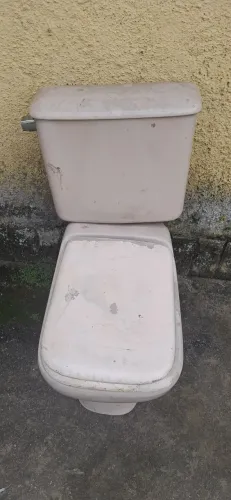 Vaso sanitário Ideal standard, com descarga acoplada em perfeito estado.