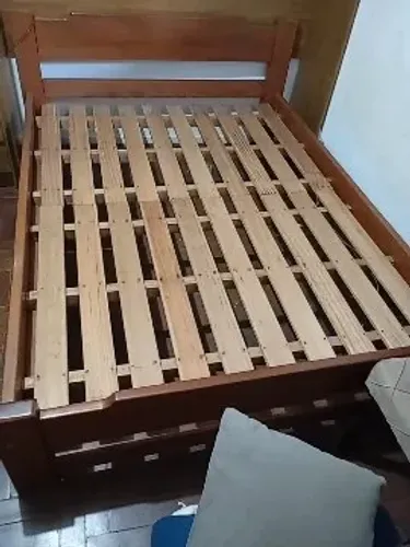 Guarda roupas em L e cama de casal madeira maciça (da torre de TV)