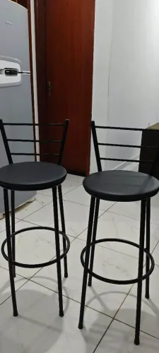 Banco banqueta baixa preta C/ encosto armado Cairo