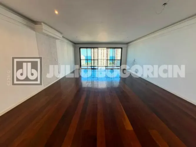 BARRA DA TIJUCA VARANDÃO 217 M2 4 QUARTOS 3 VAGAS NA ESCRITURA