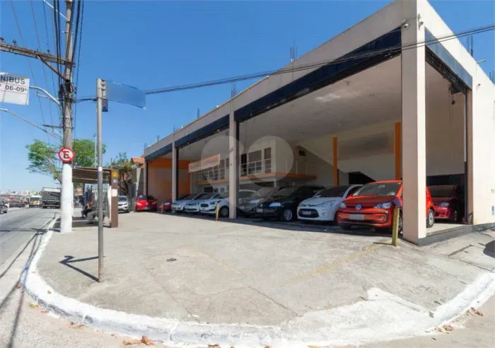 Prédio Comercial com Loja em conceito aberto- Venda/ Locação com Mezanino - Limão
