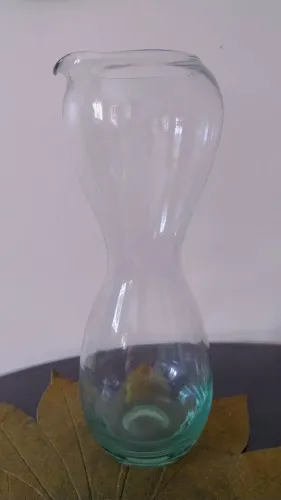 jarra de vidro da Mana Bernardes