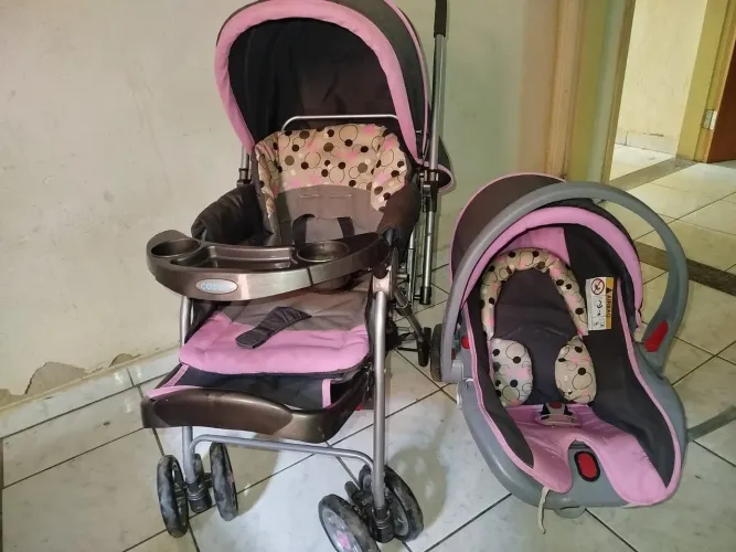Carrinho e bebê conforto