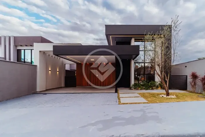 CASA EM CONDOMINIO FECHADO, COM SUITE E PISCINA! codigo: 358392