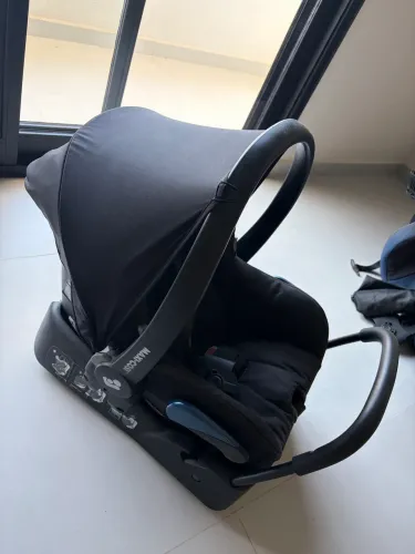 Carrinho Leona 2 maxi cosi + bebê conforto + base para o carro