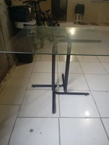 Vendo mesa de vidro sem cadeiras