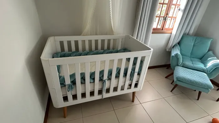 Berço 3 em 1 + poltrona com puf