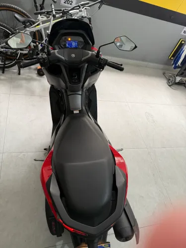 Moto impecável