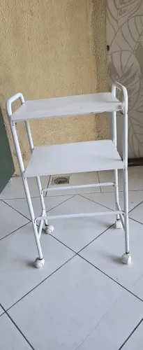 Mesa de apoio com rodinha