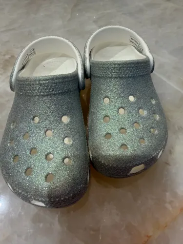 Crocs tamanho 28