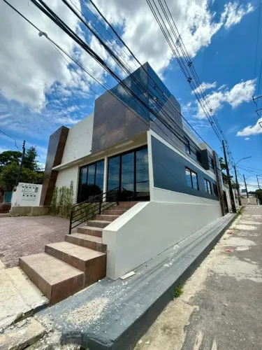 VENDE SE OU ALUGA SE PREDIO NOVO MODERNO E MUITO BEM LOCALIZADO- AM