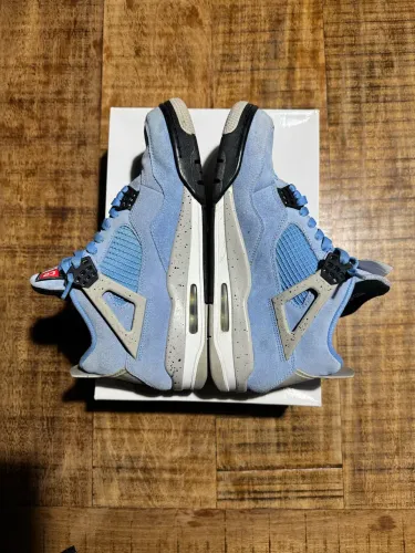 Tênis Nike Air Jordan 4 Retro University Blue