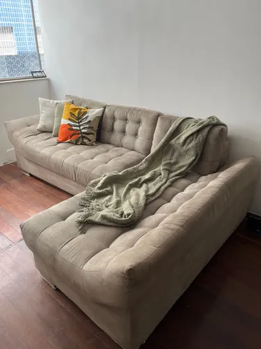 Sofá com chaise