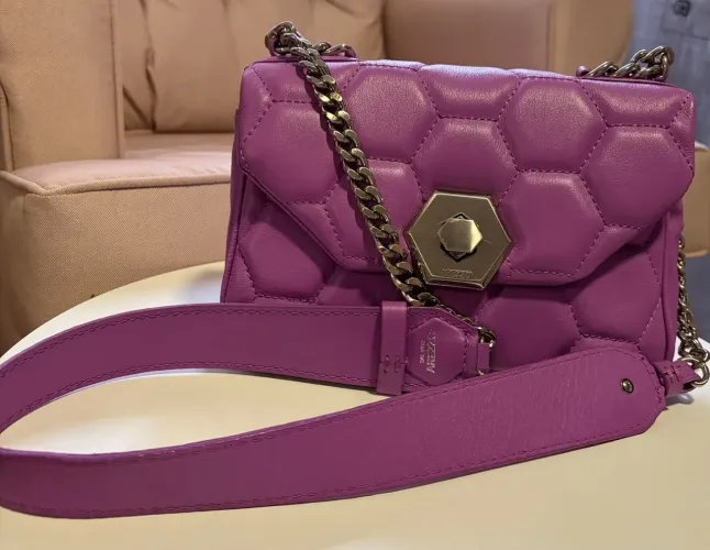 Bolsa Arezzo Rosa Matelassê com Alça de Corrente