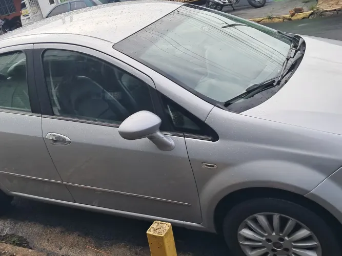 Fiat Linea Essence 1.8 Flex 16V 4P 2013