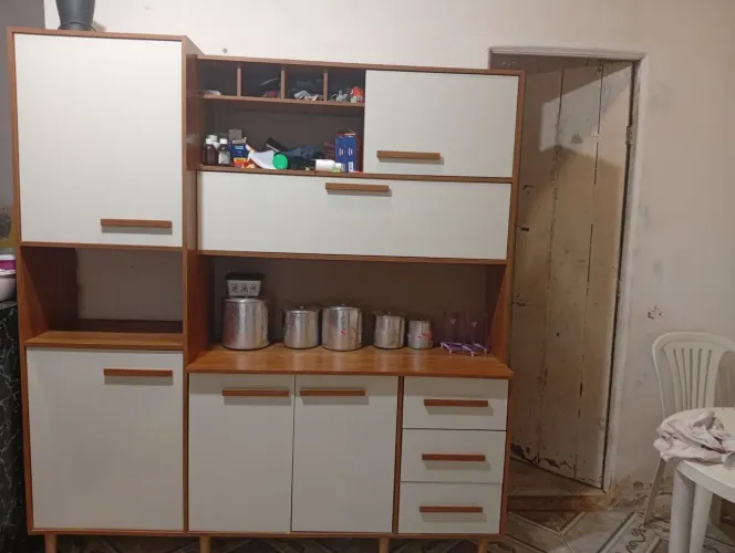 Vendo esse armário 3 meses de uso número pra contato *06
