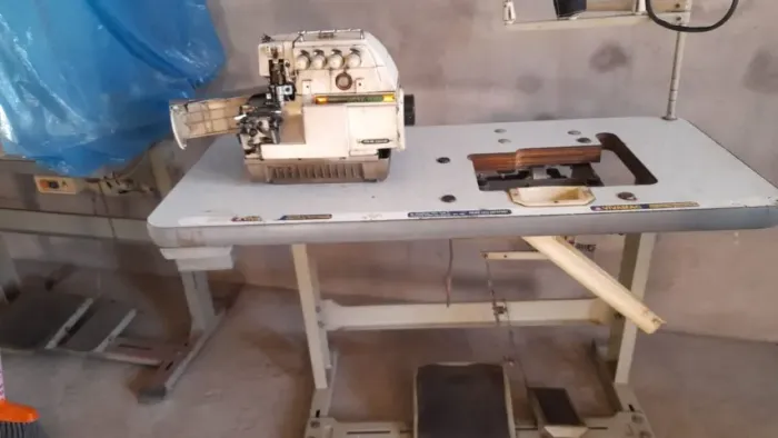 Máquina Overlock 5 Fios - YAMATA