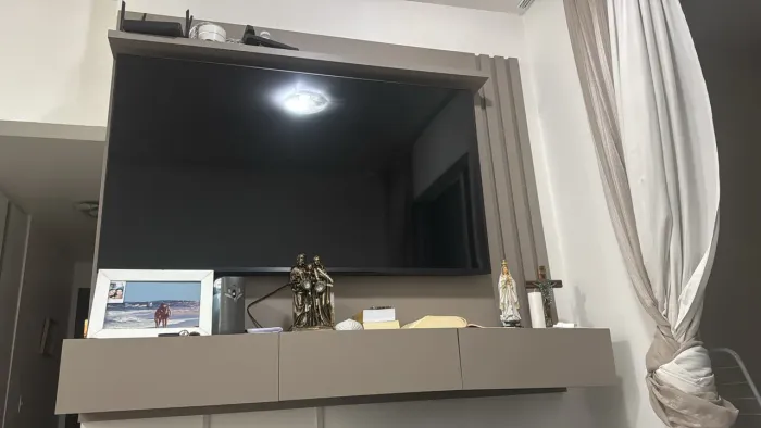 Painel de TV ou RACK OU ESTANTE 900 reais usado 2 meses