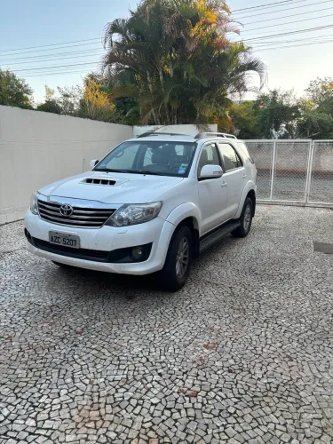 Toyota Hilux SW4 SRV D4-d 4X4 3.0 TDI Dies. AUT 2015