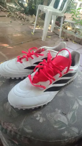 Chuteira Adidas predator