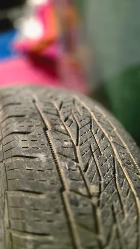Pneu 245/70R16 usado.
