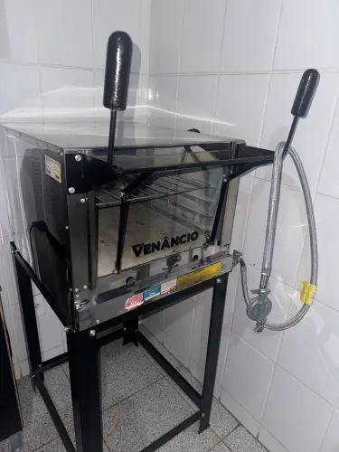 Forno Industrial Venâncio Roma FIRI60 a Gás GLP 85L + Cavalete | Seminovo