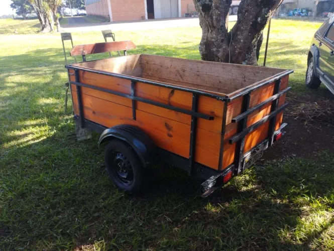 Vendo ou troco carretinha medindo 2,00x1,10 aceito troca 