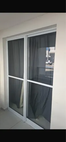 Vendo porta de correr de alumínio com vidro 