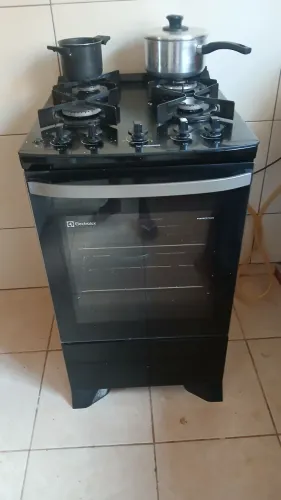 Fogão Electrolux novo 4 bocas preto lançamento, vendo por 1200 reais 61 99566 53 13