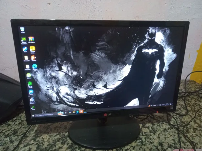Monitor led 22EA53 funcionando perfeitamente