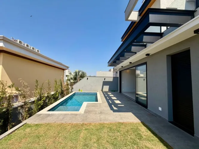Casa sobrado alto padrão com 285m², 3/4 quartos/suítes à venda no Condomínio Terras de Flo